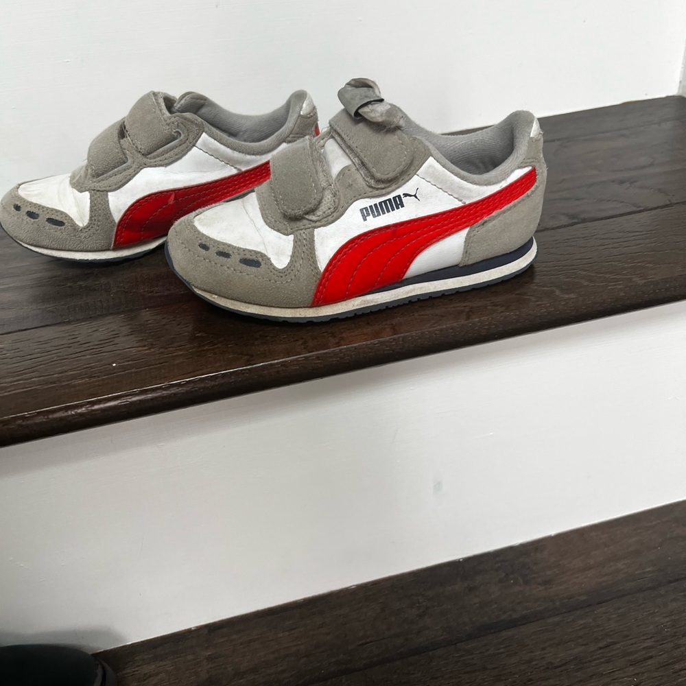 Pumas sneakers